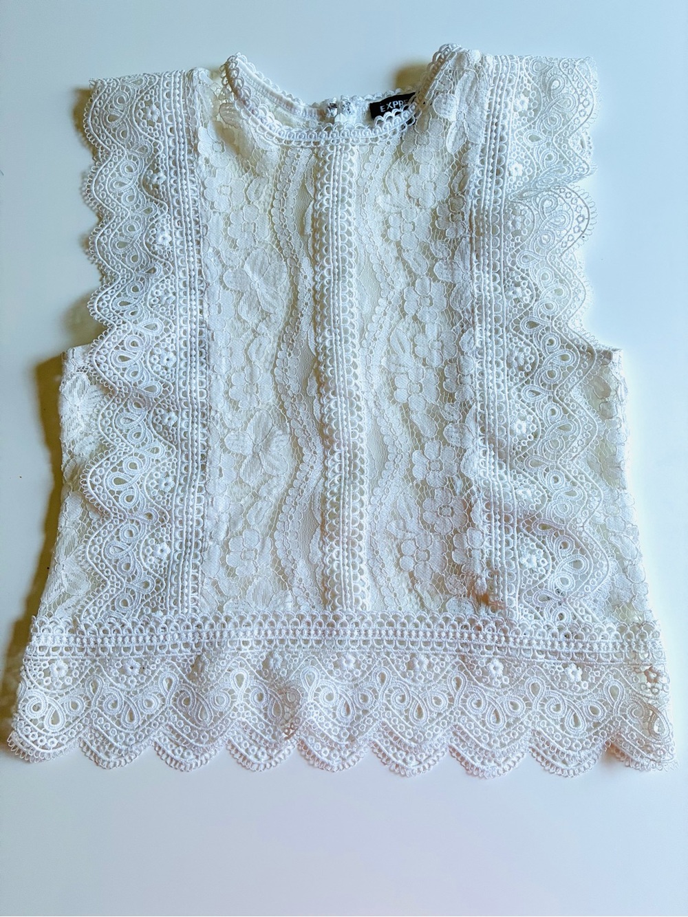 Express White Lace Crew Neck Flutter sleeve top. XS.